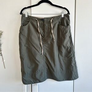Mountain Hardwear Olive Skirt • Sz 10